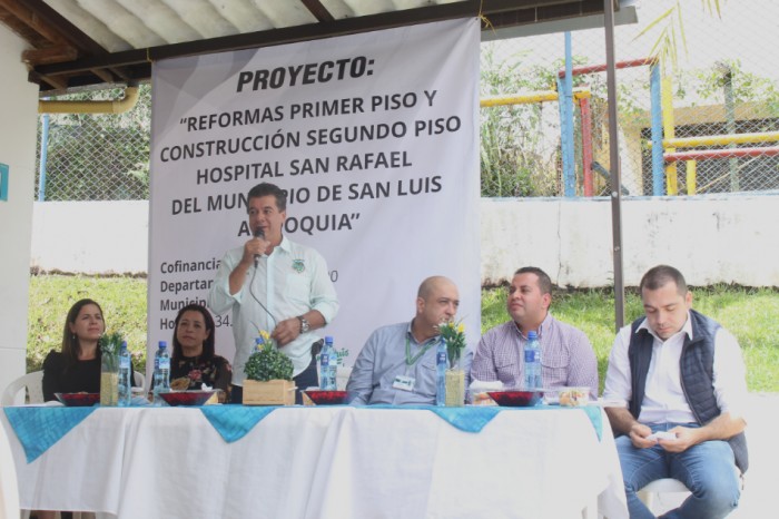 Nuestro mandatario dirigiendose a la comunidad sanluisana