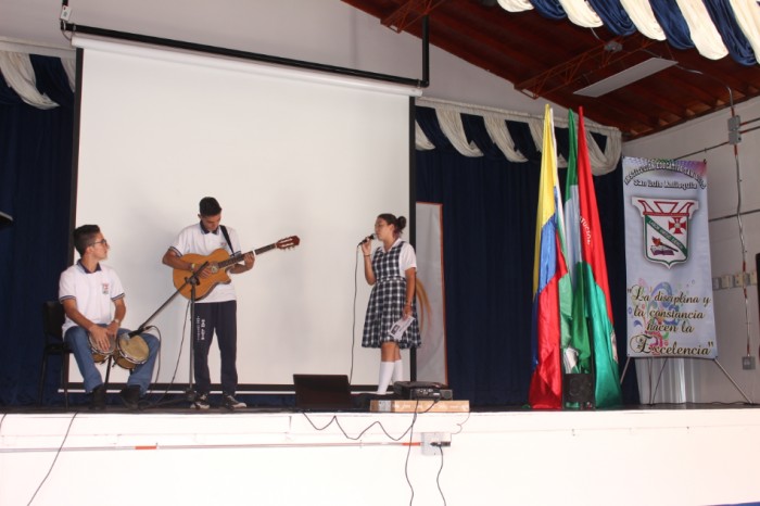 Acto cultural de estudiantes de la Institución Educativa San Luis