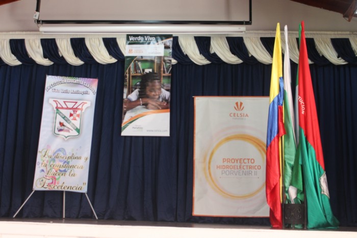 Insignias patrias y de la Institución educativa San Luis