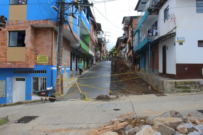 Aspecto carrera oriente al inicio de su repavimentacion