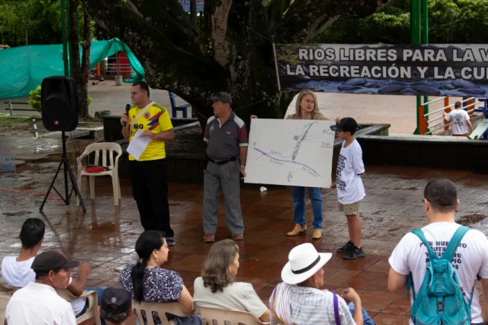 Asamblea comunitaria en defensa del Río