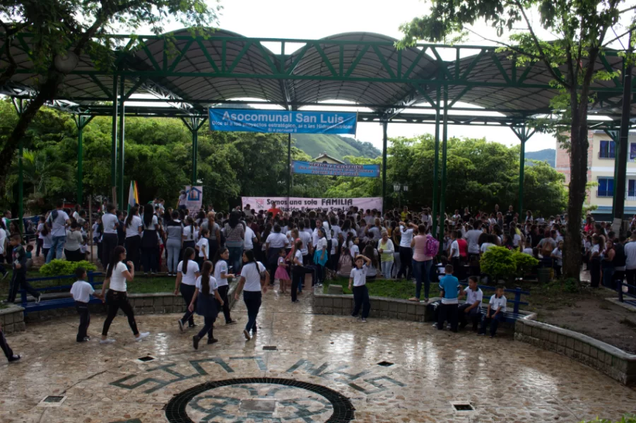 LA INSTITUCIÓN EDUCATIVA CELEBRA EL DÍA DE LA FAMILIA Y EL FESTIVAL DE LA CANCIÓN