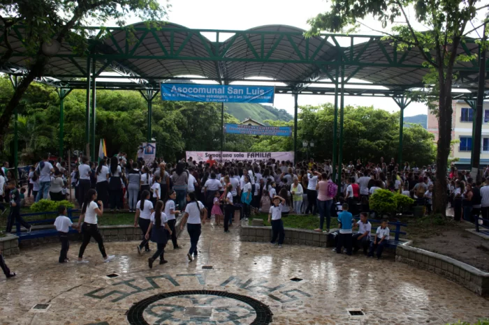 LA INSTITUCIÓN EDUCATIVA CELEBRA EL DÍA DE LA FAMILIA Y EL FESTIVAL DE LA CANCIÓN