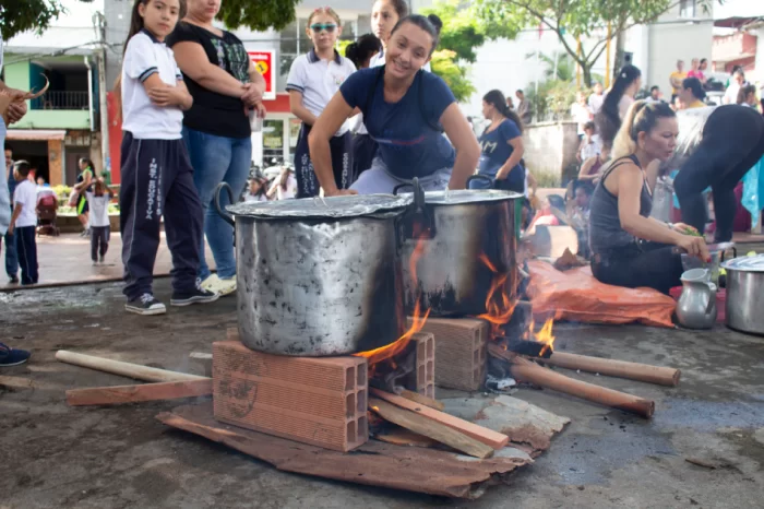 Momento del almuerzo familiar