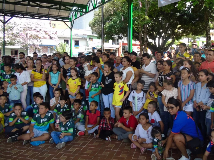 Asistencia  de la comunidad al recibimiento.