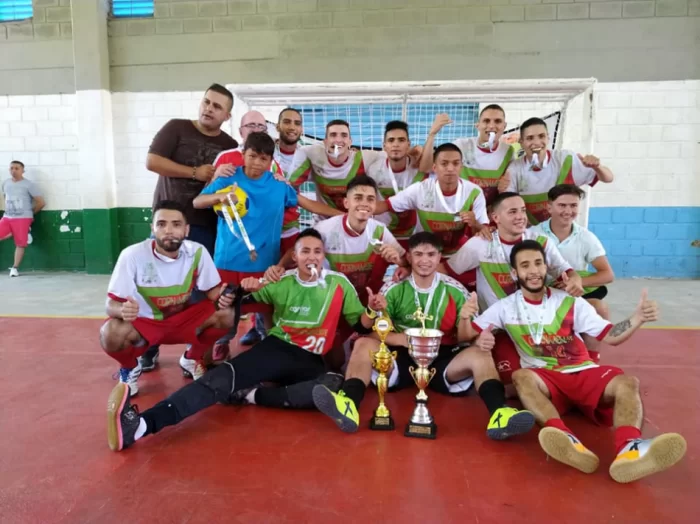 TORNEO MIL CIUDADES,  ESTRELLA ROJA DE MEDELLÍN, CAMPEÓN.